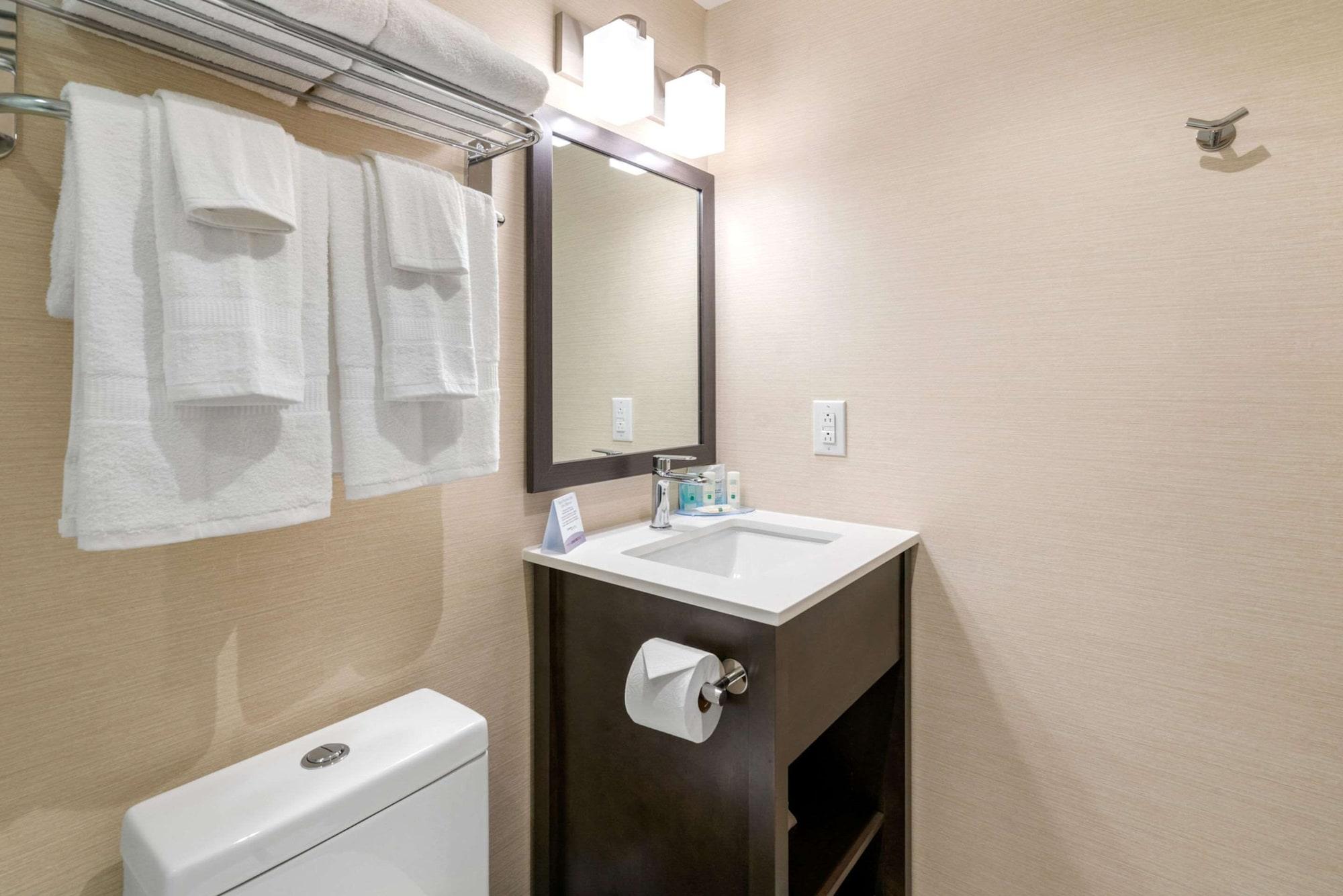 Quality Inn Centre-Ville Montreal Exterior photo