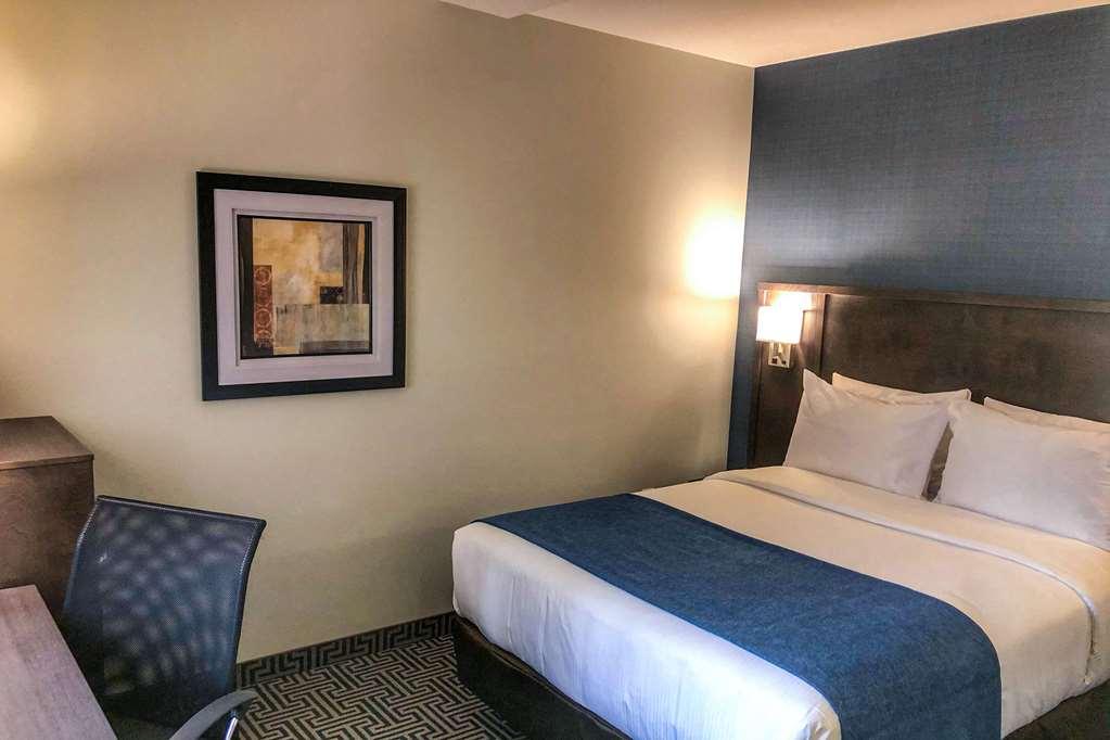 Quality Inn Centre-Ville Montreal Room photo